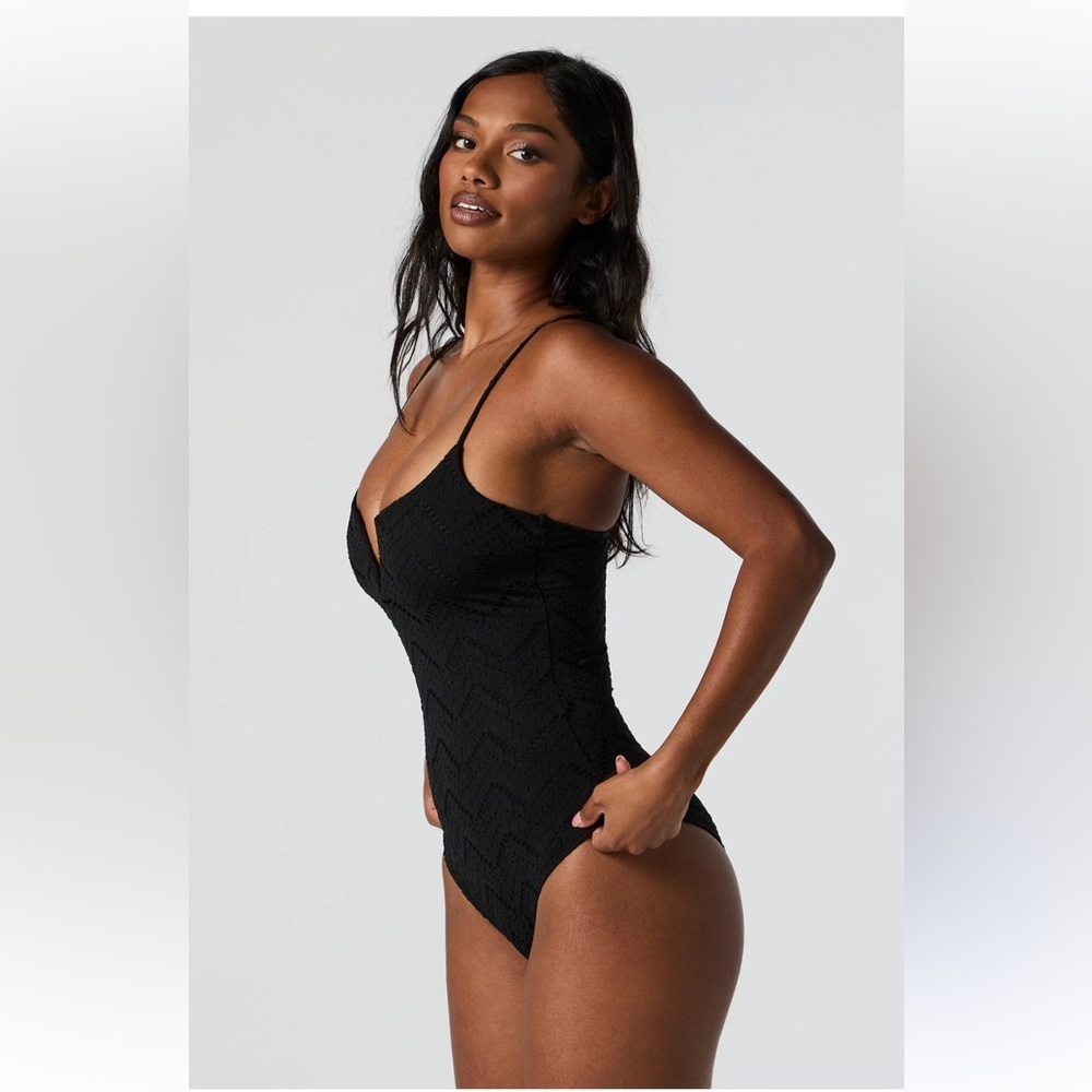 NWT Black Crochet V-Notch One Piece Swimsuit
-Sz M-Gorgeous!! Flattering ☀️🖤 - Picture 3 of 10